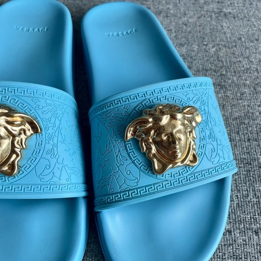 ๐ง๐ฝโโ๏ธ VERSACE blue Medusa pool slides - Picture 3 of 6